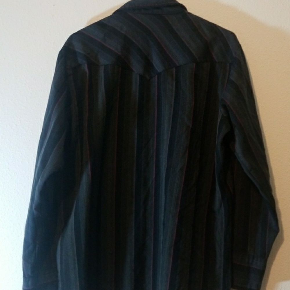 Corral West Ranchwear - Picture 4 of 6
